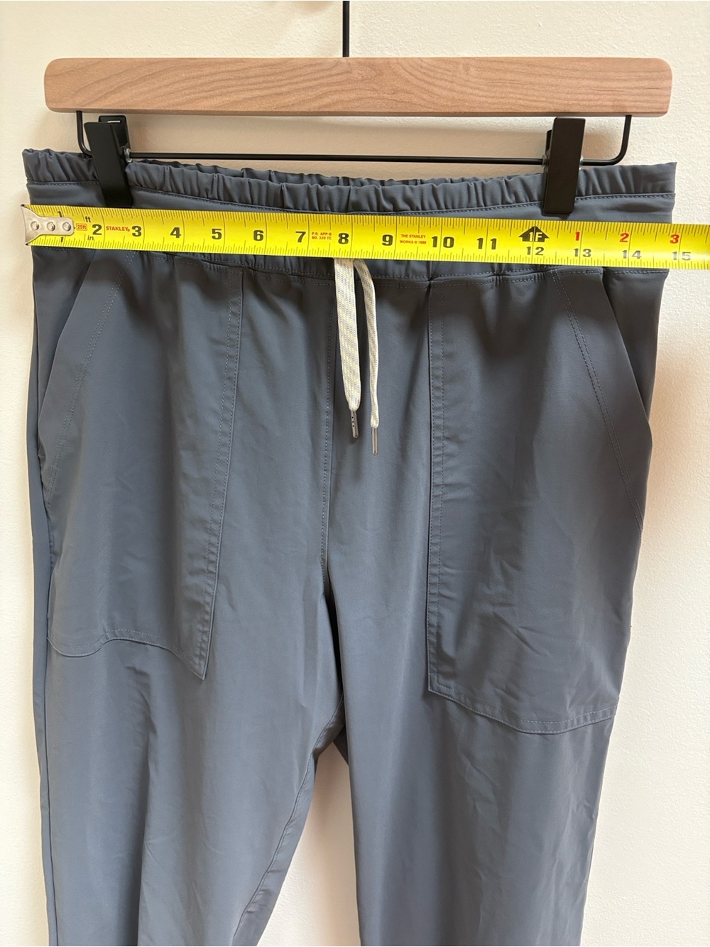 Vuori Women's Miles Jogger Sweatpants in Gray with Cream Drawstring - Picture 3 of 4